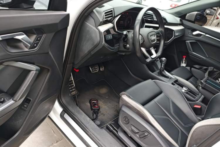 Used Audi Q3 2024 35 TFSI Fashion Dynamic Edition Driver Seat