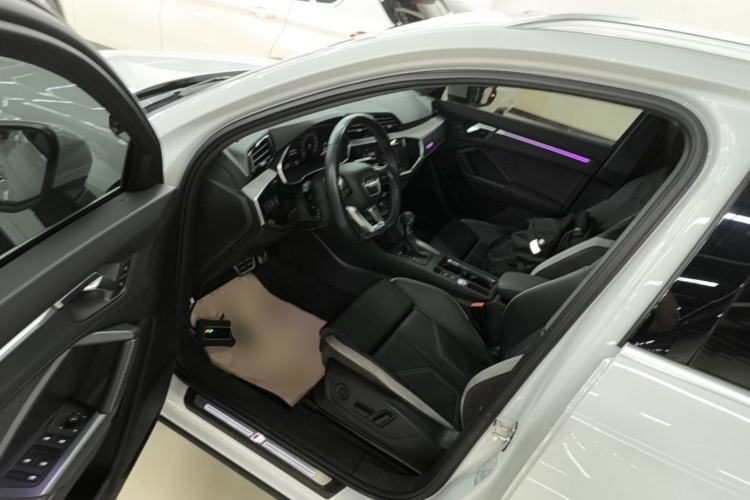 Used Audi Q3 2024 35 TFSI Fashion Dynamic Edition Driver Seat