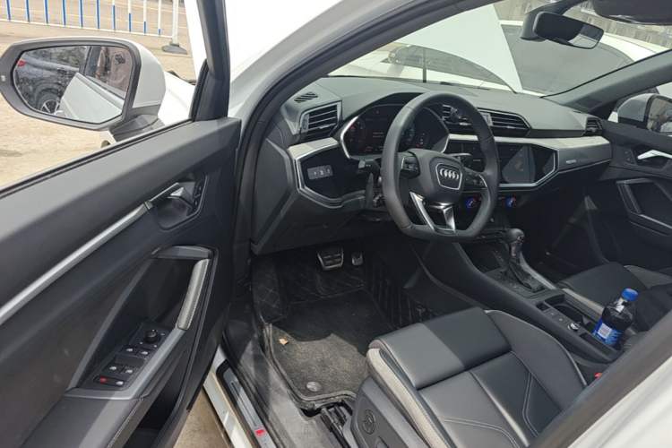 Used Audi Q3 2024 35 TFSI Fashion Dynamic Edition Driver Seat