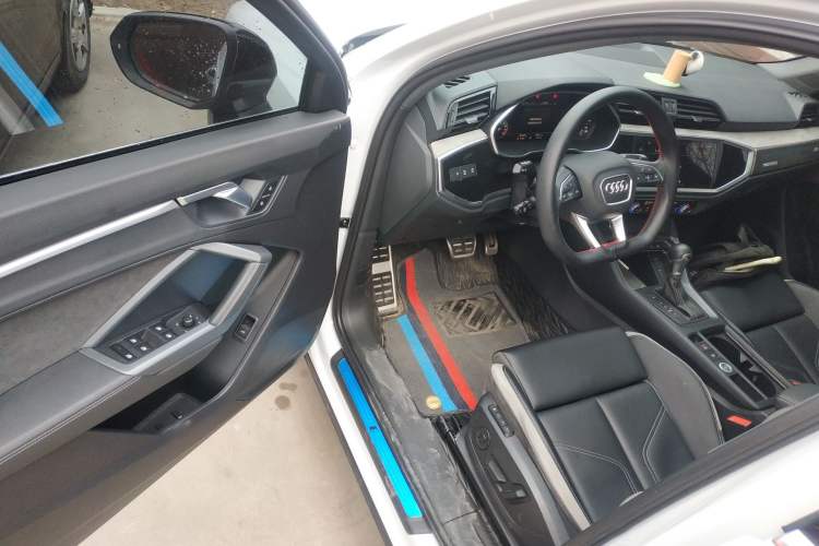 Used Audi Q3 2024 35 TFSI Fashion Dynamic Edition Driver Seat