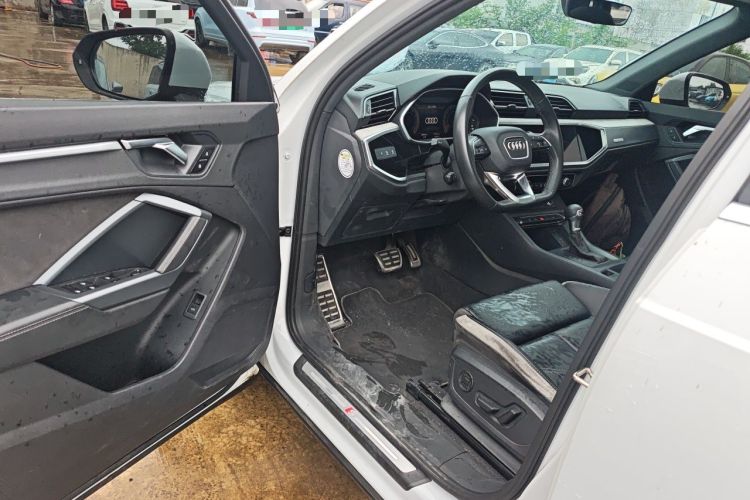 Used Audi Q3 2024 35 TFSI Fashion Dynamic Edition Driver Seat