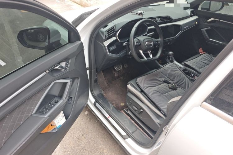 Used Audi Q3 2024 35 TFSI Fashion Dynamic Edition Driver Seat