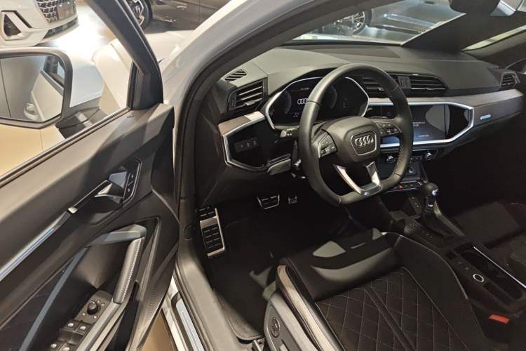 Used Audi Q3 2024 40 TFSI Fashion Dynamic Model Driver Seat