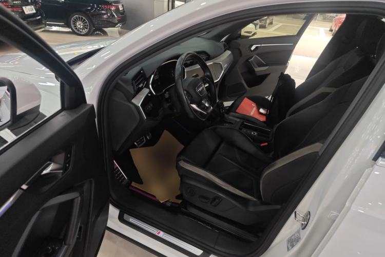 Used Audi Q3 2024 35 TFSI Fashion Dynamic Edition Driver Seat