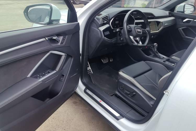 Used Audi Q3 2024 40 TFSI Fashion Dynamic Model Driver Seat