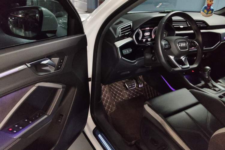 Used Audi Q3 2024 35 TFSI Fashion Dynamic Edition Driver Seat