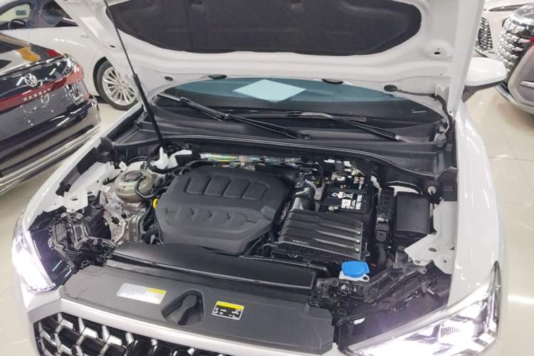 Used Audi Q3 2024 40 TFSI Fashion Dynamic Model Engine Bay