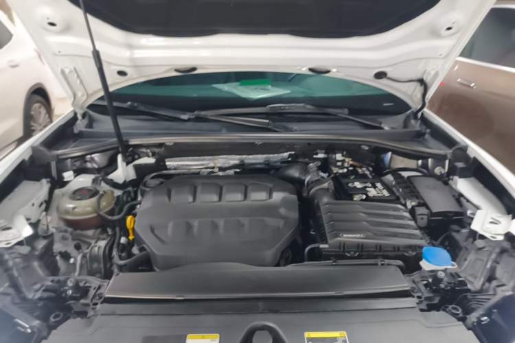 Used Audi Q3 2024 40 TFSI Fashion Dynamic Model Engine Bay
