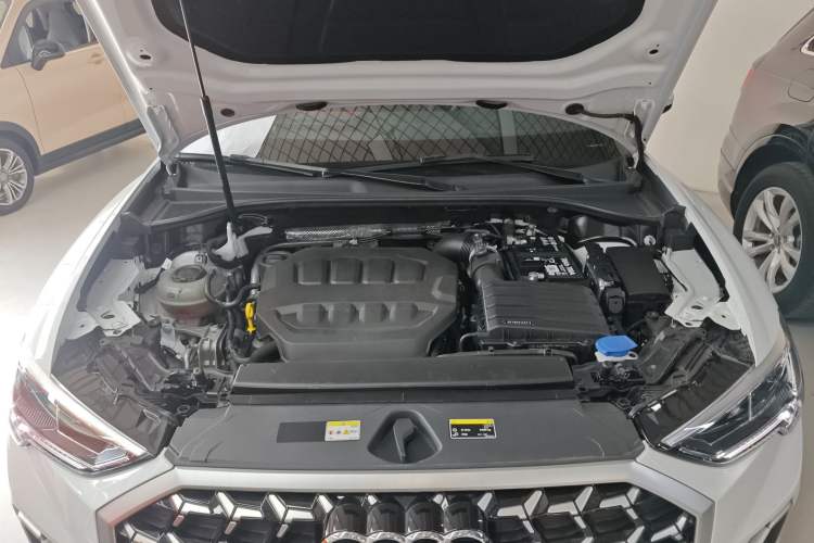 Used Audi Q3 2024 40 TFSI Fashion Dynamic Model Engine Bay