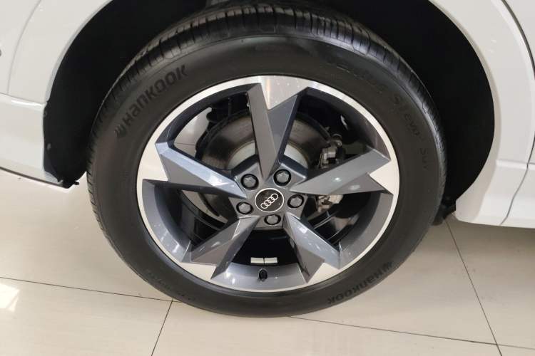 Used Audi Q3 2024 35 TFSI Fashion Dynamic Edition Exterior 3