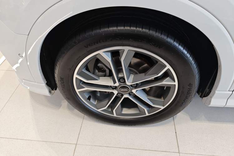 Used Audi Q3 2024 40 TFSI Fashion Dynamic Model Exterior 4