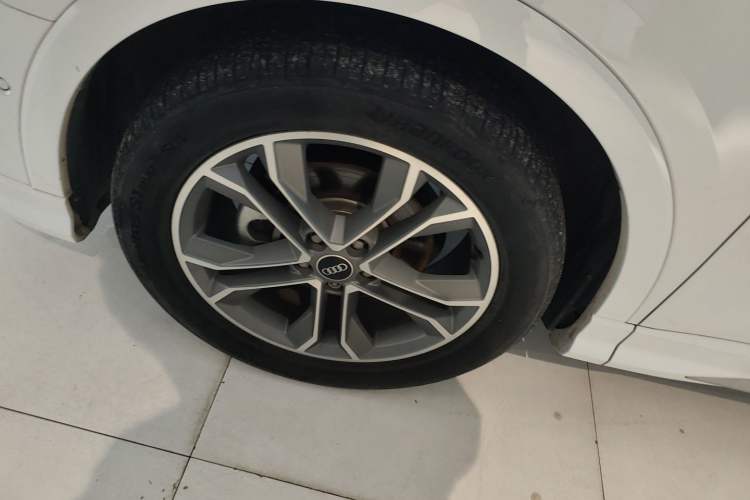Used Audi Q3 2024 40 TFSI Fashion Dynamic Model Exterior 4