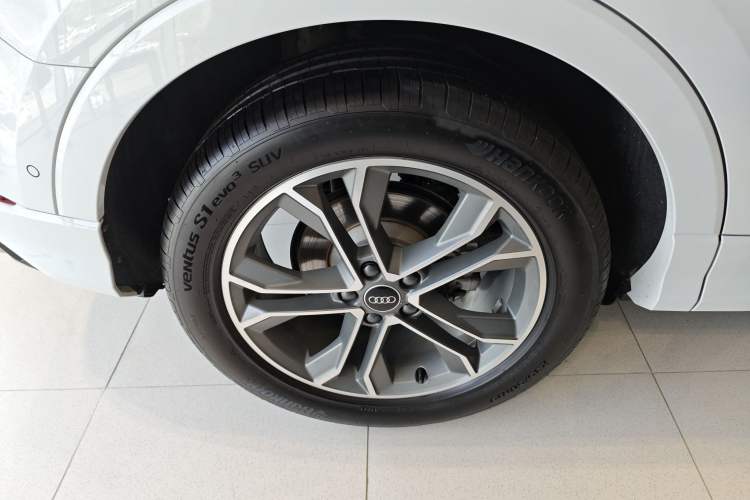 Used Audi Q3 2024 40 TFSI Fashion Dynamic Model Exterior 5