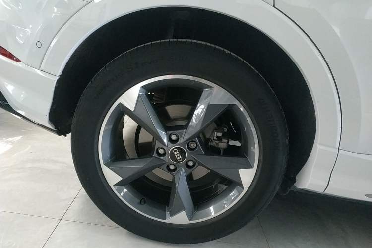 Used Audi Q3 2024 35 TFSI Fashion Dynamic Edition Exterior 5