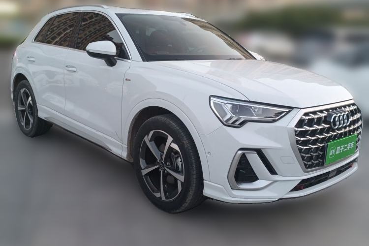 Used Audi Q3 2024 35 TFSI Fashion Dynamic Edition Front Right 45 Deg