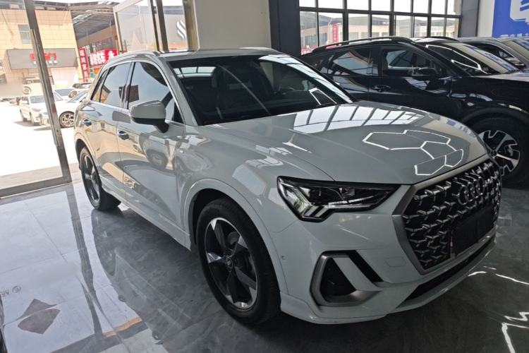 Used Audi Q3 2024 35 TFSI Fashion Dynamic Edition Front Right 45 Deg