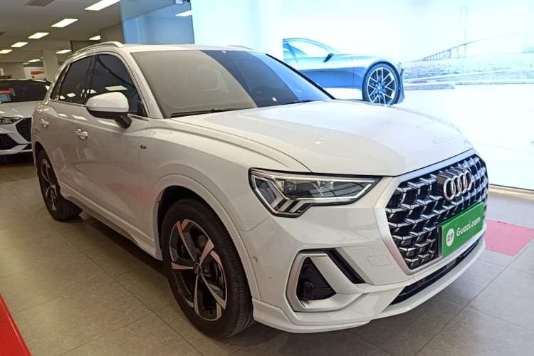 Used Audi Q3 2024 35 TFSI Fashion Dynamic Edition Front Right 45 Deg