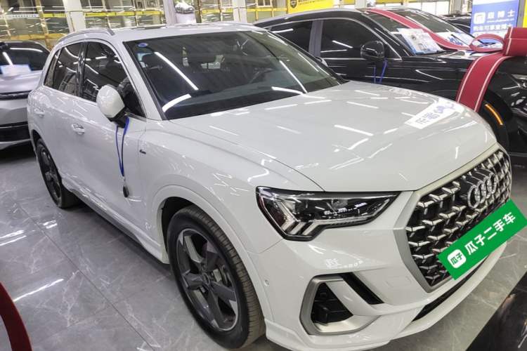 Used Audi Q3 2024 35 TFSI Fashion Dynamic Edition Front Right 45 Deg