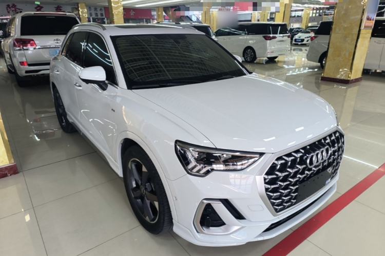 Used Audi Q3 2024 35 TFSI Fashion Dynamic Edition Front Right 45 Deg