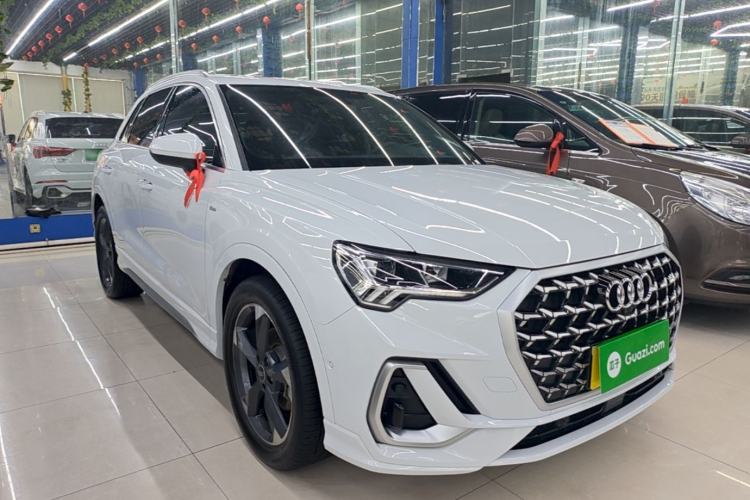 Used Audi Q3 2024 35 TFSI Fashion Dynamic Edition Front Right 45 Deg