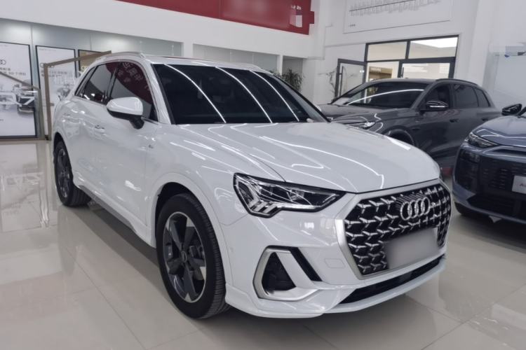 Used Audi Q3 2024 35 TFSI Fashion Dynamic Edition Front Right 45 Deg