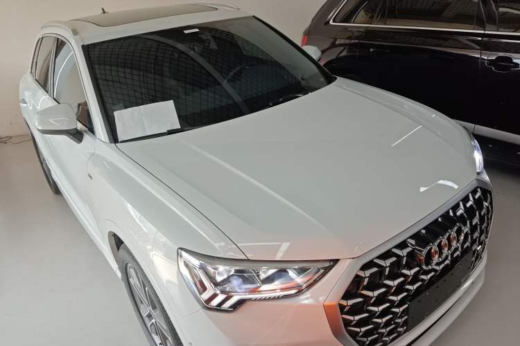 Used Audi Q3 2024 40 TFSI Fashion Dynamic Model Front Right 45 Deg