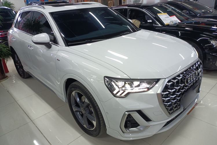 Used Audi Q3 2024 35 TFSI Fashion Dynamic Edition Front Right 45 Deg
