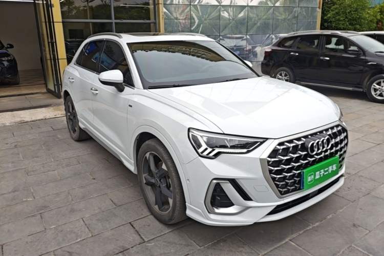 Used Audi Q3 2024 35 TFSI Fashion Dynamic Edition Front Right 45 Deg