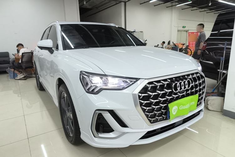 Used Audi Q3 2024 35 TFSI Fashion Dynamic Edition Front Right 45 Deg