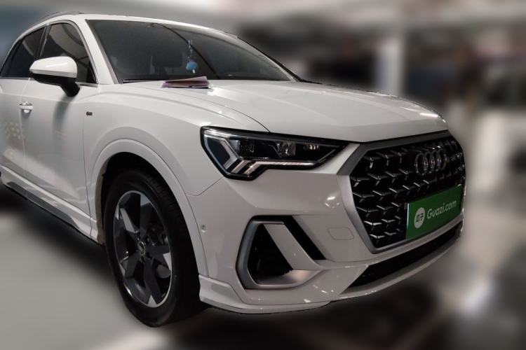 Used Audi Q3 2024 35 TFSI Fashion Dynamic Edition Front Right 45 Deg