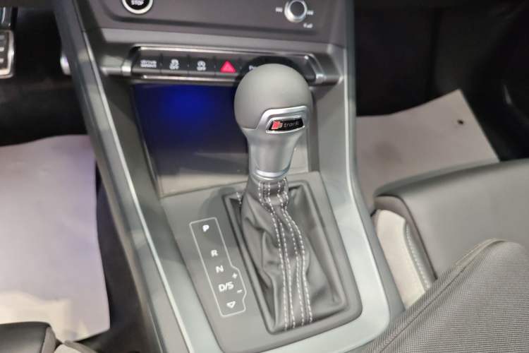 Used Audi Q3 2024 40 TFSI Fashion Dynamic Model Gear Lever