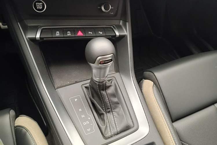 Used Audi Q3 2024 35 TFSI Stylish and Elegant Edition Gear Lever