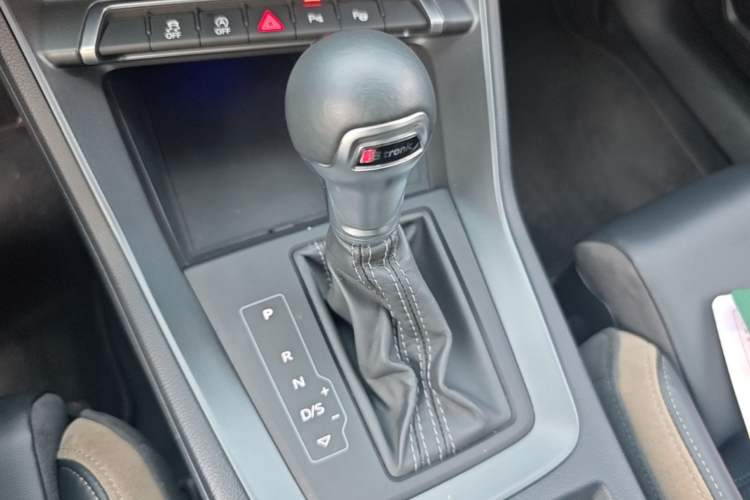 Used Audi Q3 2024 35 TFSI Stylish and Elegant Edition Gear Lever