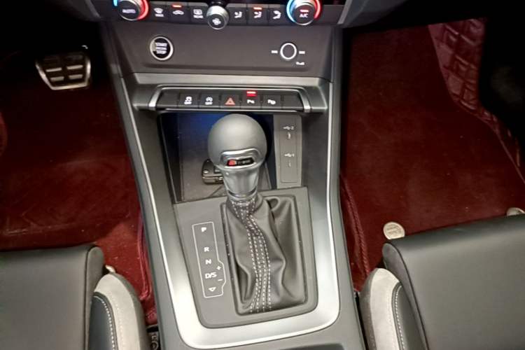 Used Audi Q3 2024 35 TFSI Fashion Dynamic Edition Gear Lever