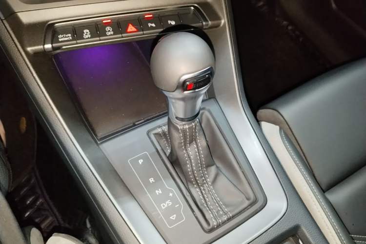 Used Audi Q3 2024 40 TFSI Fashion Dynamic Model Gear Lever