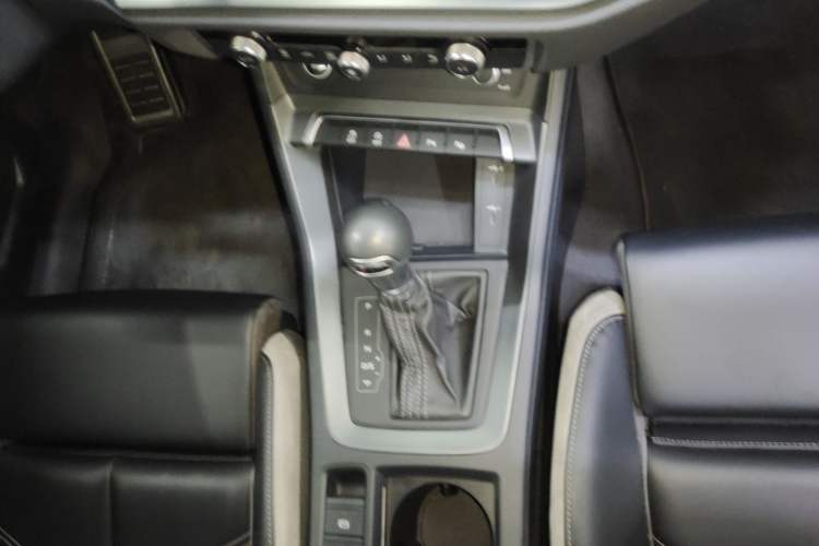Used Audi Q3 2024 35 TFSI Fashion Dynamic Edition Gear Lever