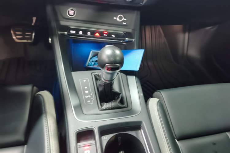 Used Audi Q3 2024 40 TFSI Fashion Dynamic Model Gear Lever