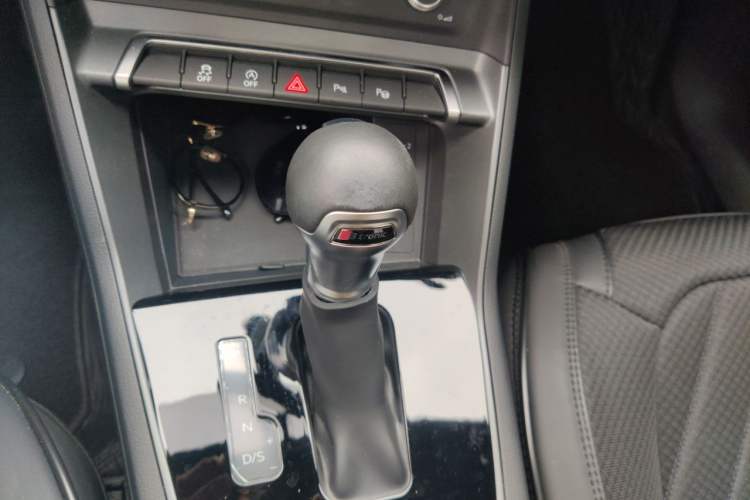 Used Audi Q3 2024 35 TFSI Fashion Dynamic Edition Gear Lever