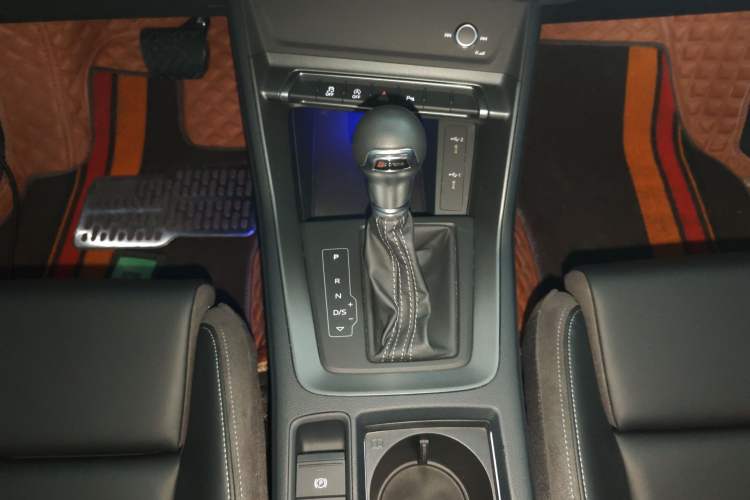 Used Audi Q3 2024 35 TFSI Ambition Dynamic Edition Gear Lever