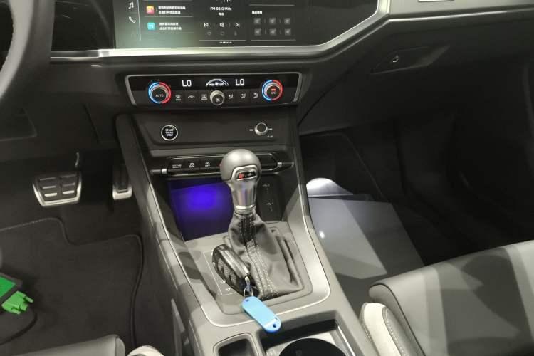 Used Audi Q3 2024 40 TFSI Fashion Dynamic Model Gear Lever