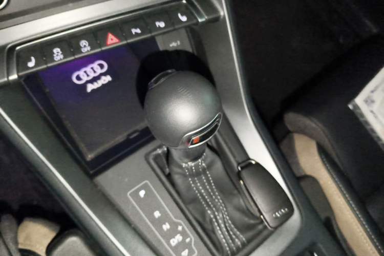 Used Audi Q3 2024 35 TFSI Stylish and Elegant Edition Gear Lever