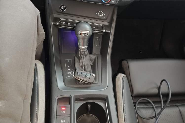 Used Audi Q3 2024 40 TFSI Fashion Dynamic Model Gear Lever