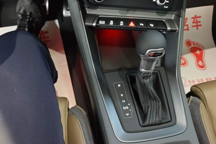 Used Audi Q3 2024 40 TFSI Fashion Dynamic Model Gear Lever