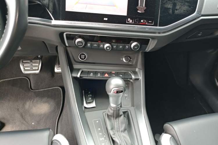 Used Audi Q3 2024 35 TFSI Fashion Dynamic Edition Gear Lever