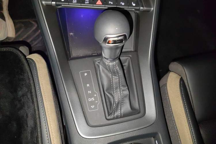 Used Audi Q3 2024 35 TFSI Stylish and Elegant Edition Gear Lever
