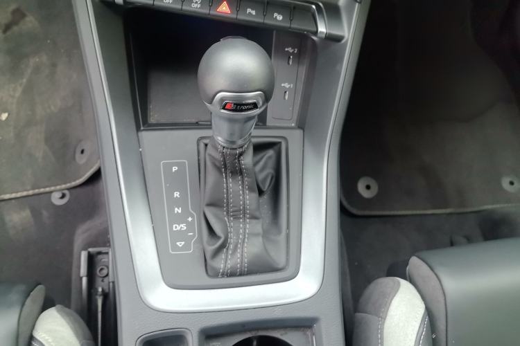 Used Audi Q3 2024 40 TFSI Fashion Dynamic Model Gear Lever