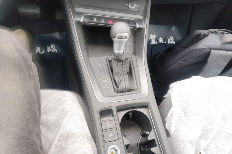 Used Audi Q3 2024 35 TFSI Ambition Dynamic Edition Gear Lever