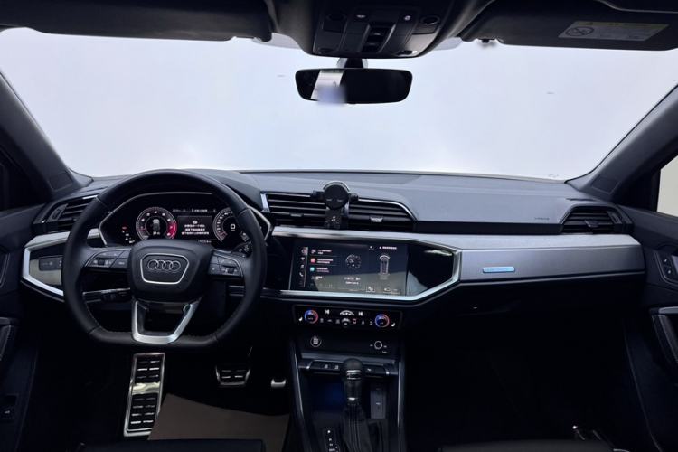 Used Audi Q3 2024 35 TFSI Fashion Dynamic Edition Interior 1
