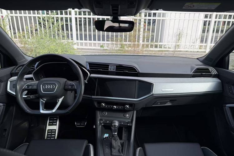 Used Audi Q3 2024 35 TFSI Fashion Dynamic Edition Interior 1