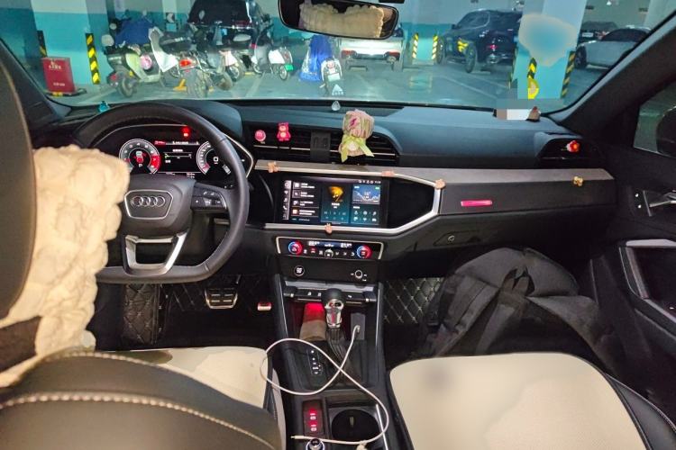 Used Audi Q3 2024 35 TFSI Fashion Dynamic Edition Interior 2
